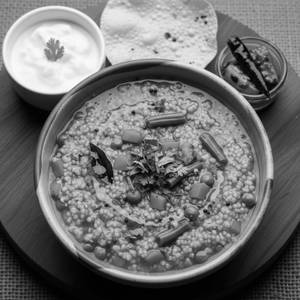 Kodo Millet (kodri/ಹಾರಕ) khichdi