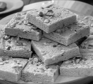 Khoya Elaichi Burfi