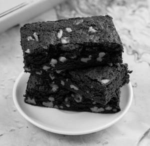 Classic Walnut Brownie (1 Pcs)
