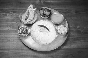 Ilish Tripti Thala (1 Pc)
