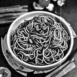 Hot garlic noodles