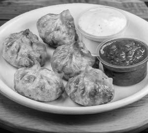 Fried momos  [8 pieces]