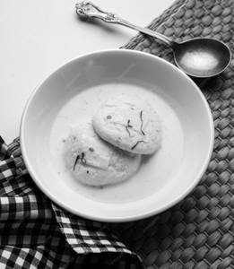 Kesar Rasmalai [6 Pcs]