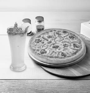 Farm Fresh Pizza With Masala Lemonade