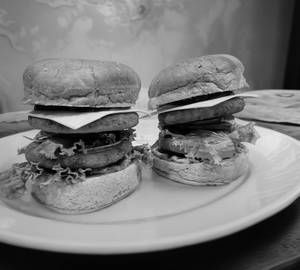 Dual tikki burger
