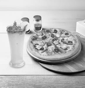 Sizzling Paneer Pizza With Masala Lemonade