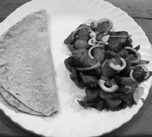 4 roti and paneer chilly combo