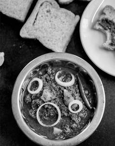 Chicken Keema With 4 Pc Slice Bread