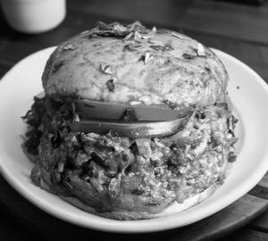 Paneer tikka burger