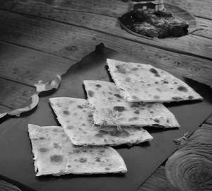Aaloo kulcha 2 pcs paneer lababdar
