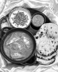Mix Veg + 1 Butter Naan Salad Chutney Pickle