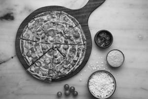 Tandoori Chicken Tikka Pizza