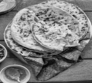 Garlic naan 2 pcs malai kofta