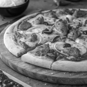 Chicken Schezwan Pizza