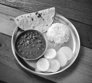 Roti 4pcs rajma masala