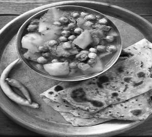 Roti 4pcs aaloo matar sabji