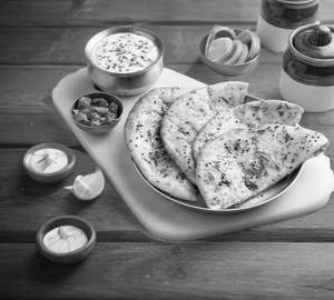 Aaloo Pyaj Kulcha 2 Pcs Serve With Shahi Paneer