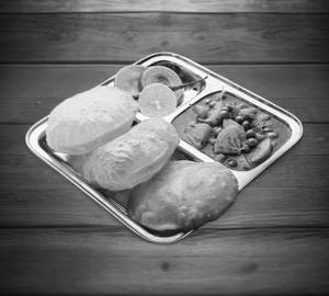Poori 4 Pcs With Aaloo Sabji