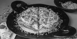 Paneer momos pizza