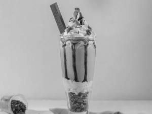 Krazy Kit Kat Ice Cream Freak Shake - (300 Ml)