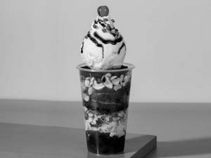 The Tall Treat Ice Cream Sundae - (120 Ml)