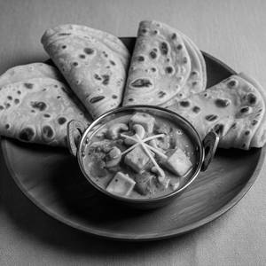 2 Butter Chapati With Shahi Paneer