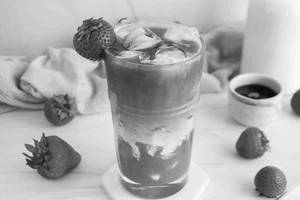 Strawberry Iced Latte