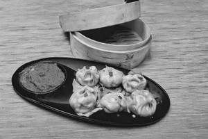 Veg Cheese Momos [8 Pieces]