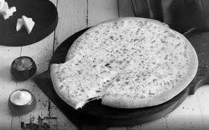 Double Cheese Margherita Pizza