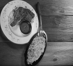 Steam Roast chicken leg with hakka noodles 