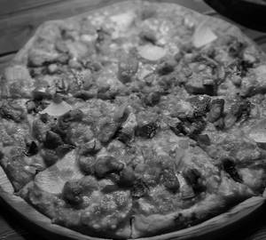 Achari Chicken Pizza