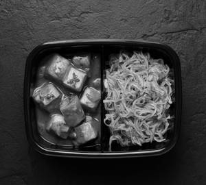 Chicken Paneer Manchurian Noodles (With Gravy)