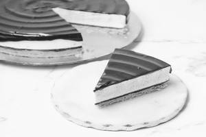 Chocolate Pistachio Kunafa Cheesecake