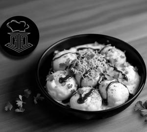 Besan Dahi Vada (4 Pcs, With Imli Sauce & Onion)