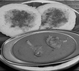 Thatte Idli with Chicken Kurma Nati Style