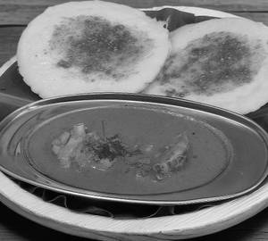 Thatte Idli with Chicken Kundapura
