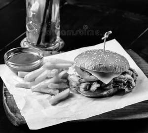 Chicken burger + french fries + mojito
