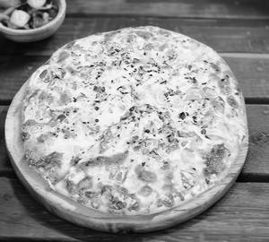 Onion and capsicum pizza