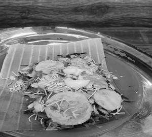 Garlic Lover’s Thattu Vadai Set (6 pieces)