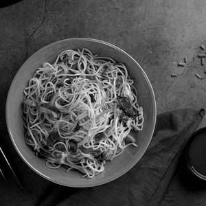 Wok Tossed Hakka Noodles Veg [Serves 1- 2]