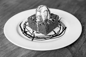 Chocolate Brownie With Ice Cream