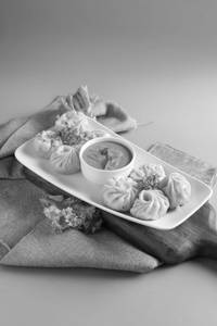Veg Steamed Momos [8 Pieces]