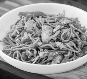 Chicken Hakka Noodles (Full)
