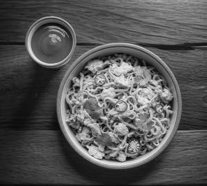 egg maggie noodels 