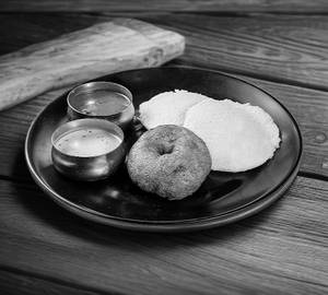 Idli ( 2 Pcs ) & Vada