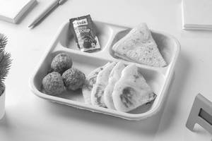 Double Omelette & Meatballs with Masala Bread