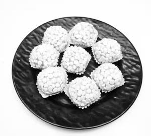 Kaju white chocolate ball