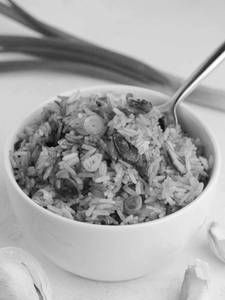 Golden Garlic Fried Rice With Lettuce