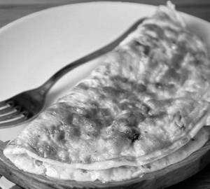 Cheese masala omelette with bread [3 pieces]
