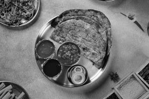 Amritsari Stuffed Kulcha (2 Pc)